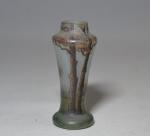DAUM # Nancy
Vase miniature en verre à décor émaillé d'un...