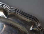 PLAT ovale en argent, modèle filets contours
Minerve
29 x 40.5 cm...