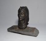 Maurice FRECOURT (1890-1961)
Egpytienne
Mascotte en bronze, signée, présentée sur un socle...