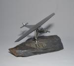 FARMAN (XXème)
Avion
Mascotte en métal argenté, présentée sur un socle en...