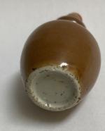 CHINE
Flacon tabatière en porcelaine double gourde à décor capucin
H.: 7.5...