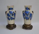 CHINE Nankin
Paire de vases en porcelaine à décor sur fond...