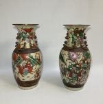 CHINE Canton
Paire de vases en porcelaine à décor polychrome de...