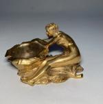 Maurice BOUVAL (1863-1916)
Encrier en bronze représentant une jeune femme dénudée...