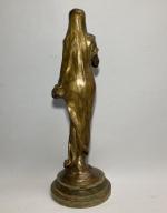 Maurice BOUVAL (1863-1916)
Le Secret
Bronze à patine mordorée, signé, présenté sur...
