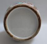 CHINE Canton
Vase balustre en porcelaine à décor polychrome et or
H.:...