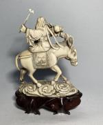 JAPON
Groupe en ivoire sculpté représentant un homme sur sa mule,...