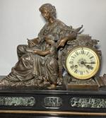 GARNITURE DE CHEMINEE en marbre noir et bronze comprenant une...