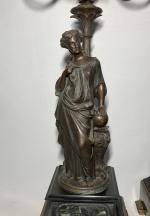 GARNITURE DE CHEMINEE en marbre noir et bronze comprenant une...