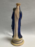 HENRIOT à QUIMPER
Vierge à l'enfant en faïence poychrome
H.: 26 cm...