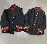 Lot de 2 vestes courtes de Colonel du 2è Régiment...