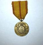 Annam Ordre de Ngan-Tien. Médaille en argent doré, ruban (usures).