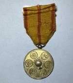 Annam Ordre de Ngan-Tien. Médaille en argent doré, ruban (usures).