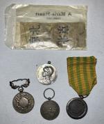 France Lot de 4 décorations, dont Tonkin-Chine-Annam, Médaille coloniale, Sapeurs-Pompiers....
