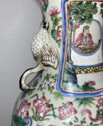 CHINE Canton
Paire de vases en porcelaine à décor polychrome, les...