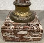 SELLETTE en marbre et bronze, le fût en colonne
H.: 114...