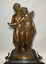 Importante GARNITURE DE CHEMINEE en marbre noir et bronze patiné,...