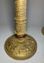 Paire de FLAMBEAUX en bronze doré à décor de putti...