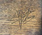 Émile GALLÉ (1846-1904)
Chardons
Table en bois naturel et marqueterie à décor...