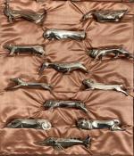 GALLIA
Suite de douze porte couteaux en métal argenté figurant différents...