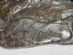 SUJET en bronze patiné représentant une femme alanguie, signé et...