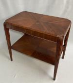 ANNEES 1940-50
Table de salon en bois naturel et bois de...