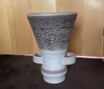 Jean AUSTRUY (1915-1985)
Vase tronconique en terre cuite émaillée à décor...
