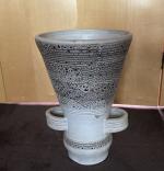 Jean AUSTRUY (1915-1985)
Vase tronconique en terre cuite émaillée à décor...