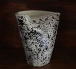 Mado JOLAIN (1921-2019)
Vase tronconique en céramique émaillée blanche tachetée noir...