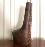Claude LUCIO
Vase en céramique à panse déportée
H.: 49 cm
