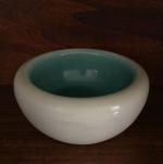 KERAMOS Sèvres
Coupe circulaire en céramique émaillée blanche intérieur turquoise
H :...
