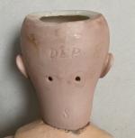 Poupée DEP - tête porcelaine marqué en creux "DEP -...