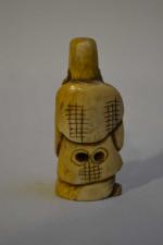 JAPON
Netsuké en ivoire représentant un vieillard
Début XXème
H.: 6 cm Poids:...