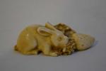 JAPON
Netsuké en ivoire représentant un lapin
Début XXème
L.: 8 cm Poids:...