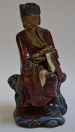 CHINE
Sujet en grès vernissé représentant un sage tenant un rouleau
XIXème
H.:...
