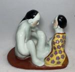 CHINE
Groupe en porcelaine représentant deux personnages à sujet érotique
H.: 11...