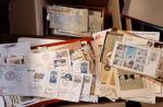 Dans deux gros cartons, ensemble de timbres, lettres et documents...