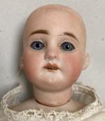 Poupée mannequin, tête porcelaine marquée en creux 1894 , "AM...