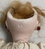 Poupée mannequin Fernand Gaultier, tête porcelaine marquée en creux "O"...