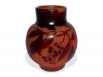 GALLE
Vase en verre multicouche à décor rouge dégagé à l'acide...