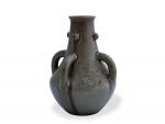 Auguste DELAHERCHE (1857-1940)
Vase en verre émaillé agrémenté de quatre cabochons...
