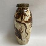 Camille THARAUD (1878-1956) à LIMOGES
Vase en porcelaine à décor polychrome,...