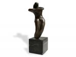 SUJET en bronze représentant un couple enlacé ou dansant, monogrammé,...