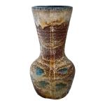 ANNEES 1950-60 
Vase en faïence émaillée à décor polychrome, trace...