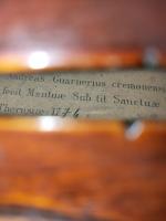 VIOLON français
Porte une étiquette "Andreas Guarnerius  cremonensis fecit Mantuae...