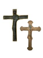 Max LE VERRIER (1891-1973)
Deux crucifix en bronze, signés
14.5 x 11.5...