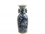 CHINE
Vase de forme balustre en porcelaine à décor bleu blanc...