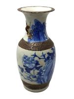 CHINE Nankin
Vase balustre en porcelaine à décor bleu blanc et...