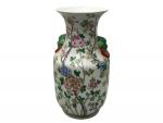 CHINE
Vase en porcelaine à décor polychrome de fleurs de pivoines
H.:...