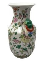 CHINE
Vase en porcelaine à décor polychrome de fleurs de pivoines
H.:...